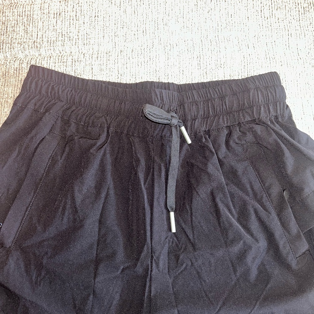 😍NWT Black hiking Shorts with Elastic Waistband and Lightweight Fabric - Picture 2 of 7
